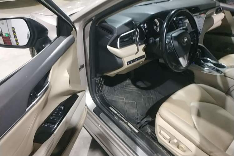 Used Toyota Camry 2018 Dual-Engine 2.5 HG Luxury Edition Driver Seat