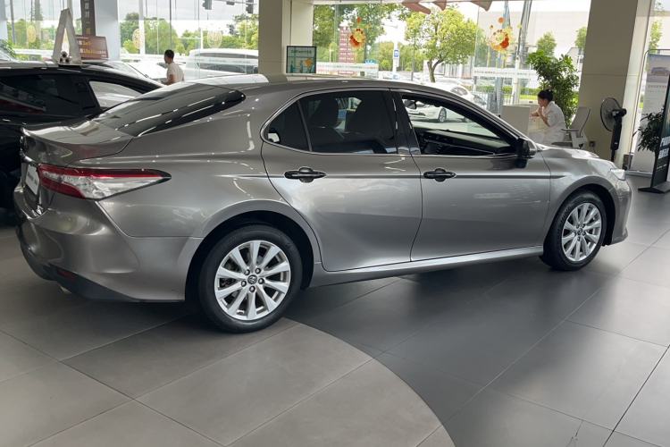 Used Toyota Camry 2018 2.0G Luxury Edition Exterior 3