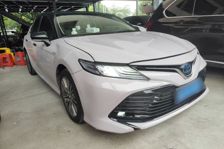Used Toyota Camry 2018 Dual-Engine 2.5 HG Luxury Edition Front Right 45 Deg