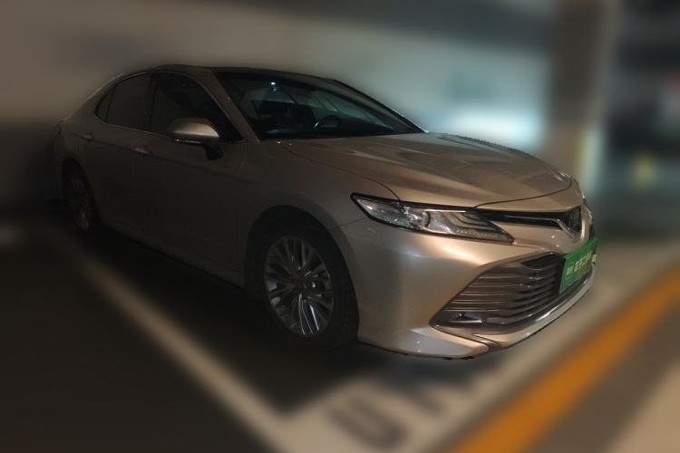 Used Toyota Camry 2018 2.5G Luxury Edition Front Right 45 Deg