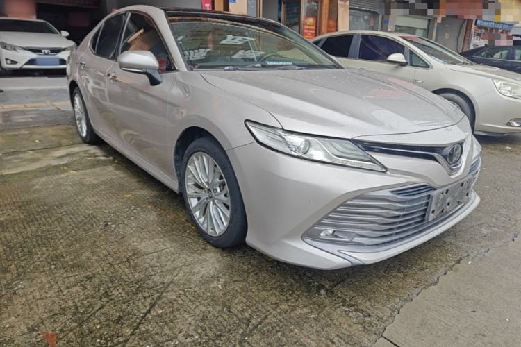 Used Toyota Camry 2018 2.5G Luxury Edition Front Right 45 Deg