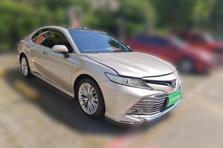 Used Toyota Camry 2018 2.5G Luxury Edition Front Right 45 Deg