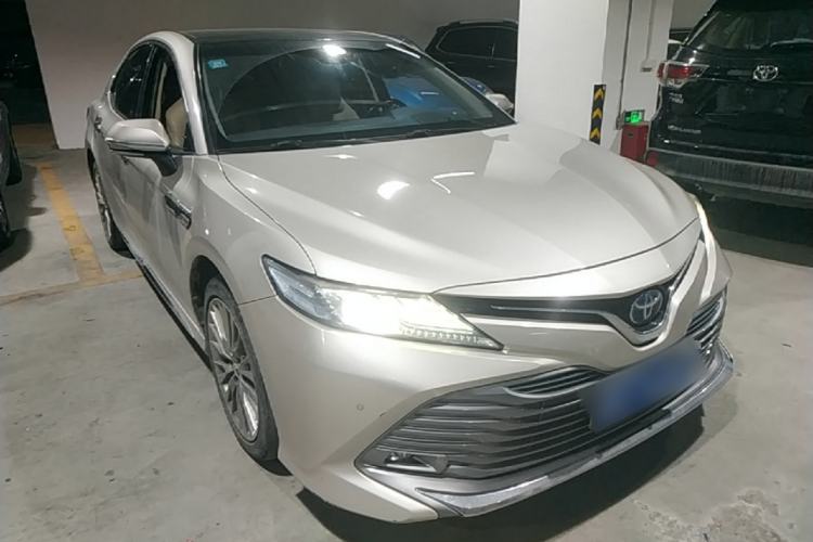 Used Toyota Camry 2018 Dual-Engine 2.5 HG Luxury Edition Front Right 45 Deg
