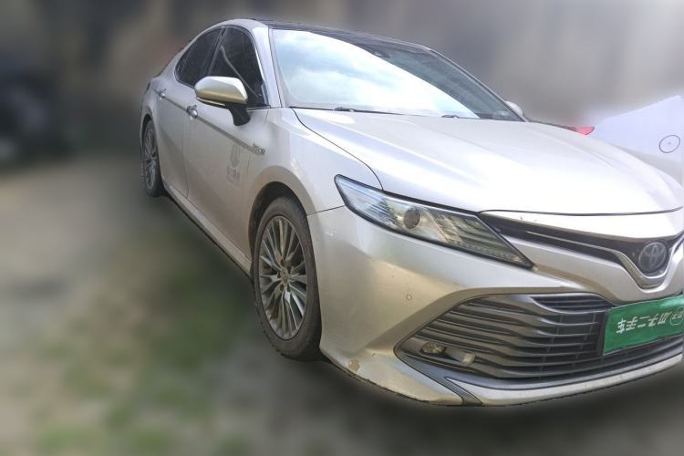 Used Toyota Camry 2018 Dual-Engine 2.5 HG Luxury Edition Front Right 45 Deg