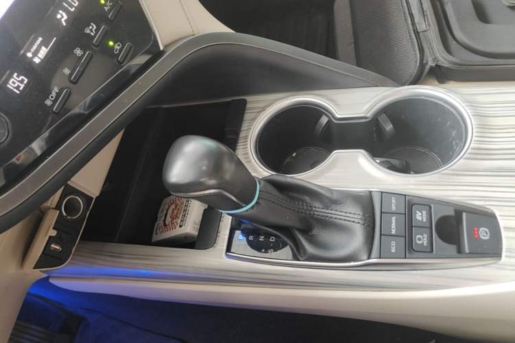 Used Toyota Camry 2018 Dual-Engine 2.5 HG Luxury Edition Gear Lever