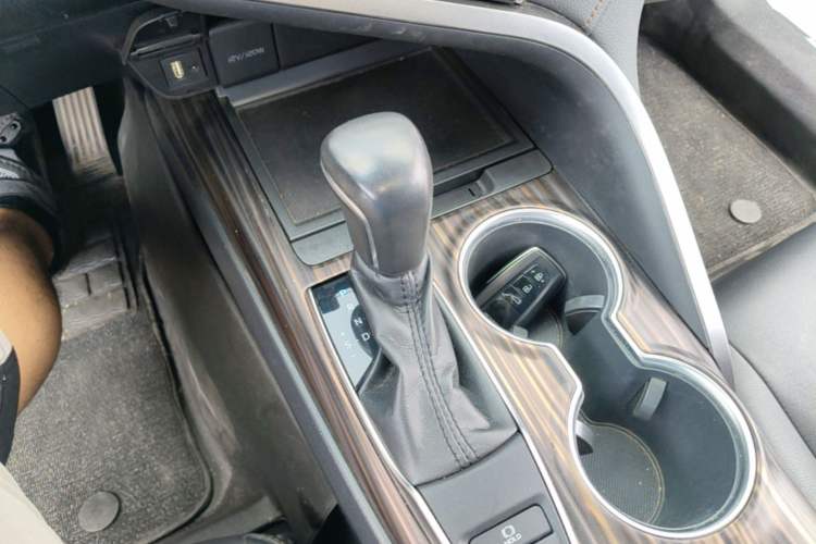 Used Toyota Camry 2018 2.0G Luxury Edition Gear Lever
