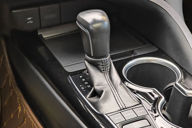 Used Toyota Camry 2018 2.5S Fēngshàng Edition Gear Lever