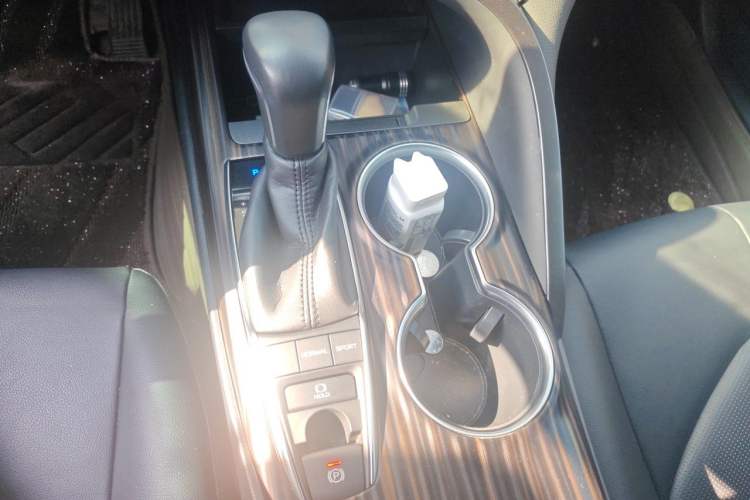 Used Toyota Camry 2018 2.5G Luxury Edition Gear Lever