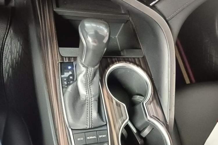 Used Toyota Camry 2018 2.5G Luxury Edition Gear Lever
