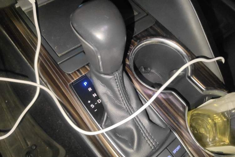 Used Toyota Camry 2018 2.5G Luxury Edition Gear Lever