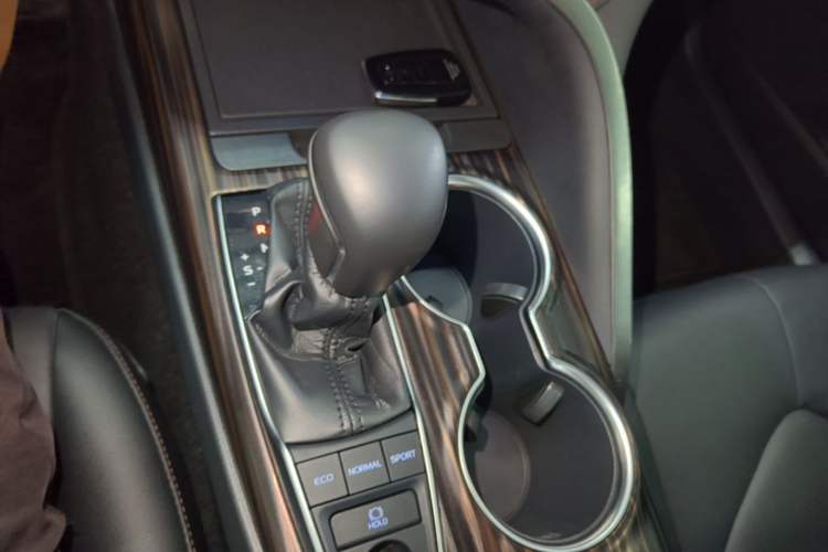 Used Toyota Camry 2018 2.5G Luxury Edition Gear Lever