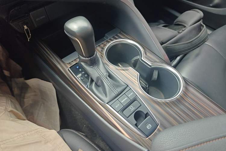 Used Toyota Camry 2018 2.5G Luxury Edition Gear Lever