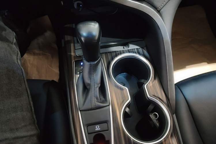 Used Toyota Camry 2018 2.0G Luxury Edition Gear Lever