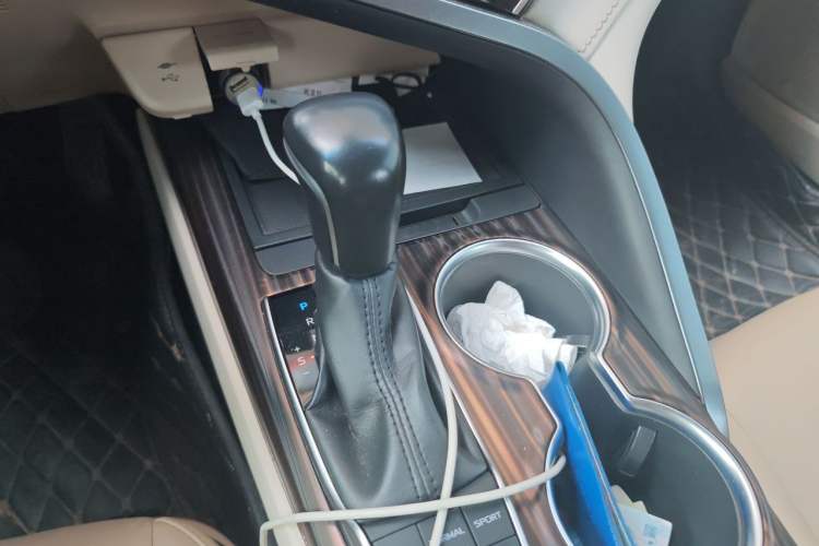 Used Toyota Camry 2018 2.5G Luxury Edition Gear Lever