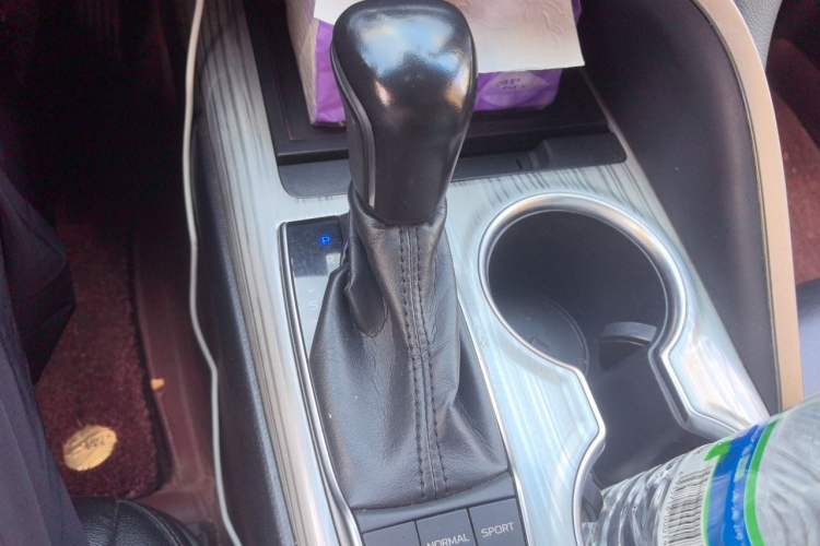 Used Toyota Camry 2018 Dual-Engine 2.5 HG Luxury Edition Gear Lever