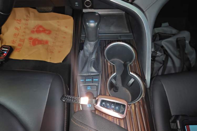 Used Toyota Camry 2018 2.5G Luxury Edition Gear Lever