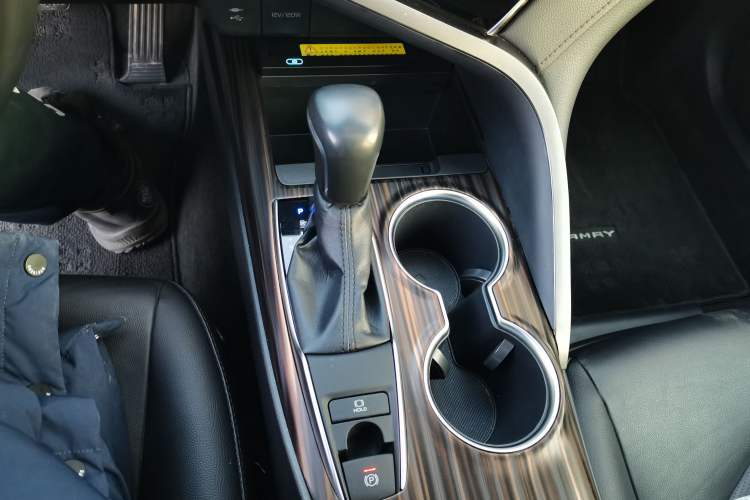 Used Toyota Camry 2018 2.0G Luxury Edition Gear Lever
