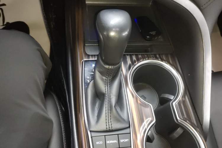 Used Toyota Camry 2018 2.5G Luxury Edition Gear Lever