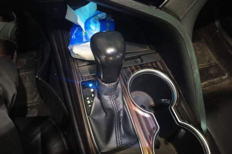 Used Toyota Camry 2018 2.0G Luxury Edition Gear Lever