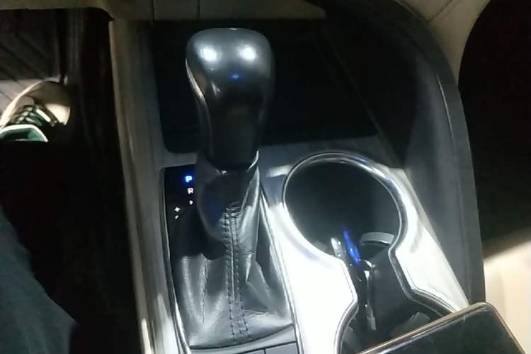 Used Toyota Camry 2018 Dual-Engine 2.5 HG Luxury Edition Gear Lever