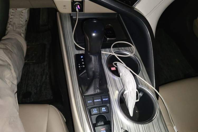 Used Toyota Camry 2018 Dual-Engine 2.5 HG Luxury Edition Gear Lever