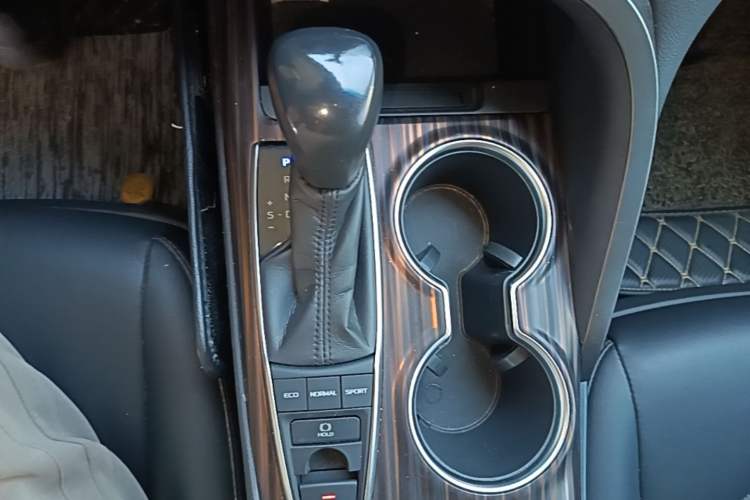 Used Toyota Camry 2018 2.5G Luxury Edition Gear Lever