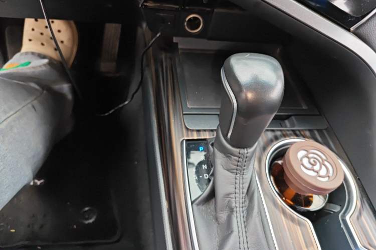 Used Toyota Camry 2018 2.5G Luxury Edition Gear Lever