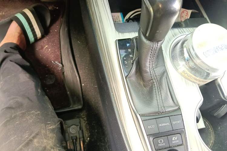 Used Toyota Camry 2018 Dual-Engine 2.5 HG Luxury Edition Gear Lever