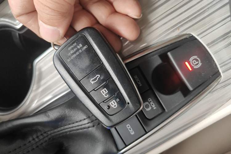 Used Toyota Camry 2018 Dual-Engine 2.5 HG Luxury Edition Interior 1