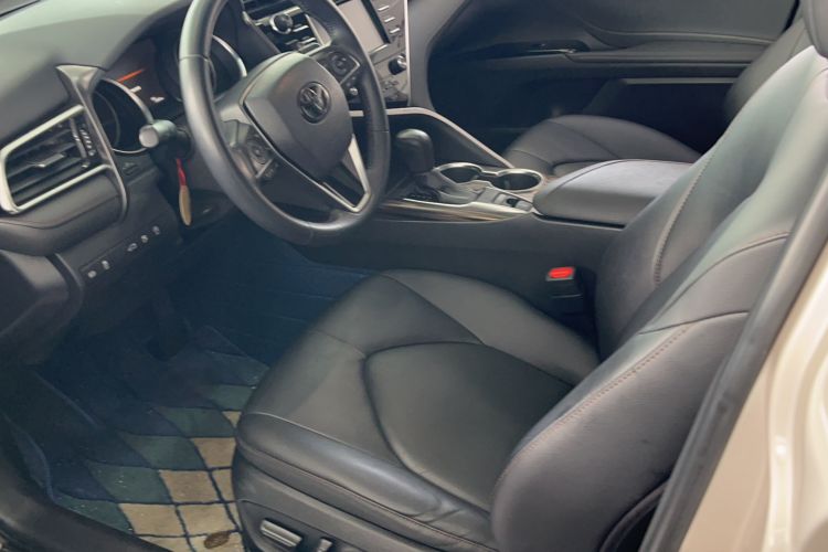 Used Toyota Camry 2018 2.0G Luxury Edition Interior 1