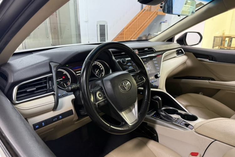 Used Toyota Camry 2018 Dual-Engine 2.5 HG Luxury Edition Interior 1