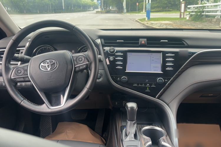 Used Toyota Camry 2018 2.0G Luxury Edition Interior 2