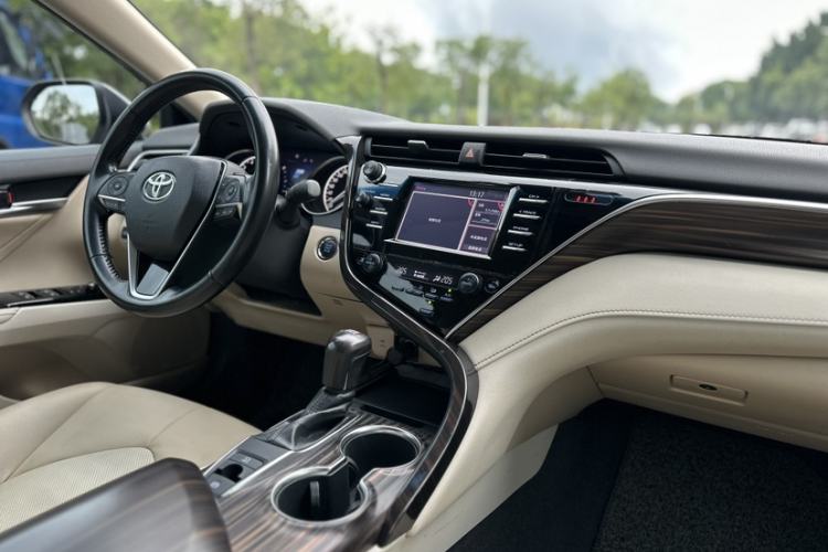 Used Toyota Camry 2018 2.0G Luxury Edition Interior 2