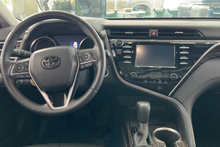 Used Toyota Camry 2018 2.0G Luxury Edition Interior 3