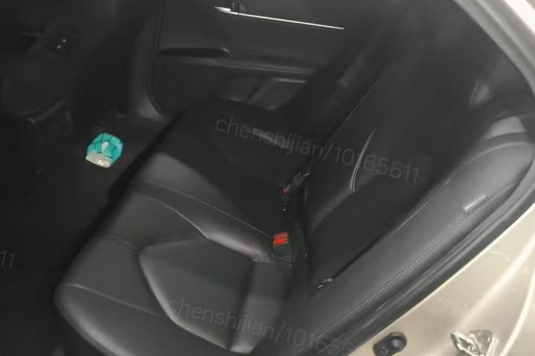 Used Toyota Camry 2018 2.0G Luxury Edition Interior 4