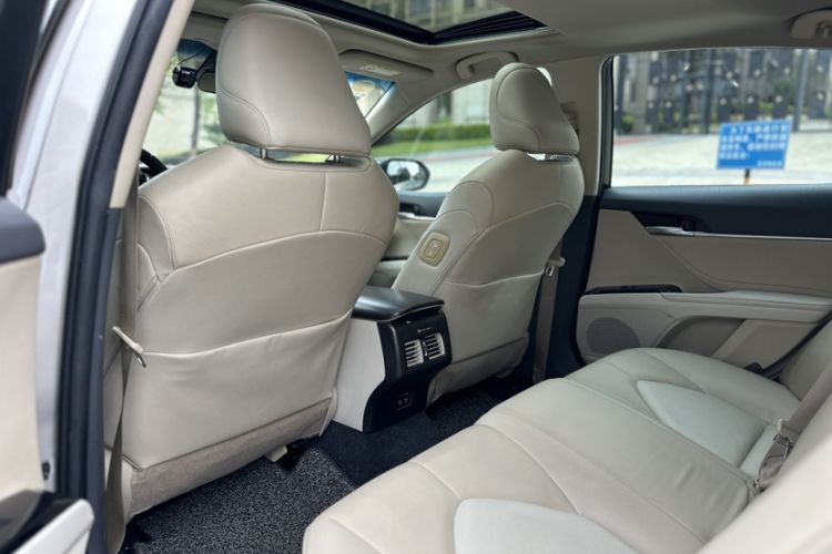Used Toyota Camry 2018 2.0G Luxury Edition Interior 4