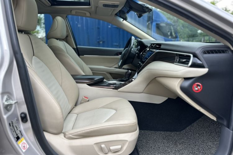 Used Toyota Camry 2018 2.0G Luxury Edition Interior 5