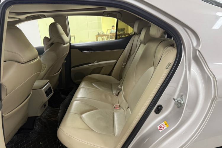 Used Toyota Camry 2018 Dual-Engine 2.5 HG Luxury Edition Interior 7