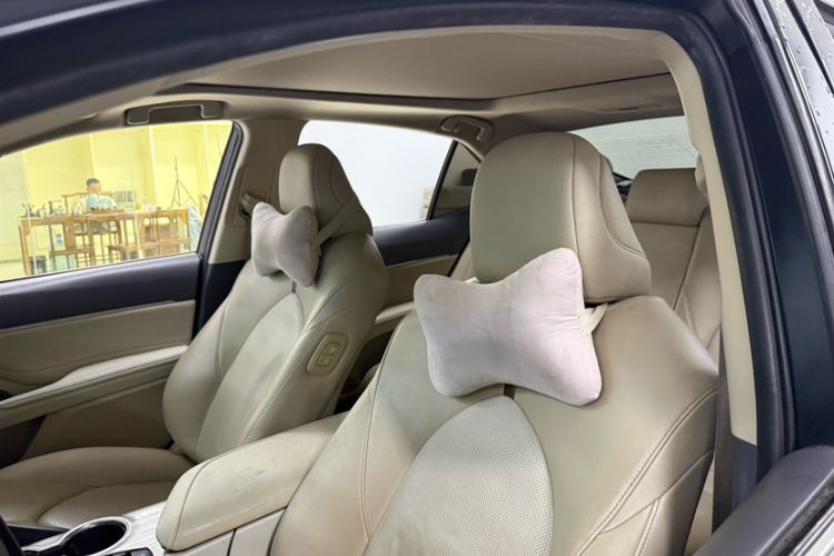 Used Toyota Camry 2018 Dual-Engine 2.5 HG Luxury Edition Interior 9