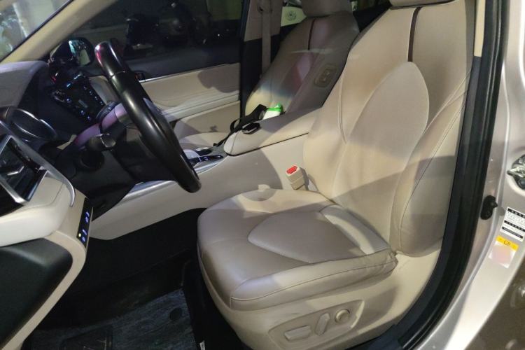 Used Toyota Camry 2018 Dual-Engine 2.5 HG Luxury Edition Left Front Seat