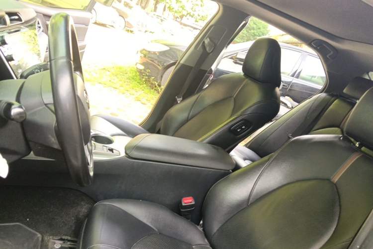 Used Toyota Camry 2018 Dual-Engine 2.5 HG Luxury Edition Left Front Seat