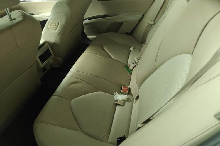 Used Toyota Camry 2018 Dual-Engine 2.5 HG Luxury Edition Left Rear Seat