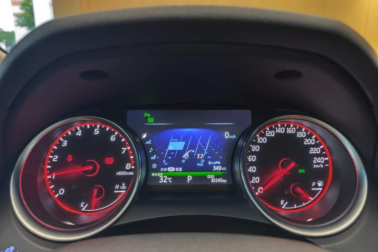 Used Toyota Camry 2018 2.5S Fēngshàng Edition Odometer Close Up