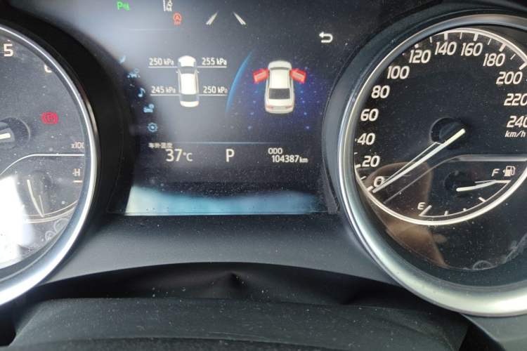 Used Toyota Camry 2018 2.5G Luxury Edition Odometer Close Up