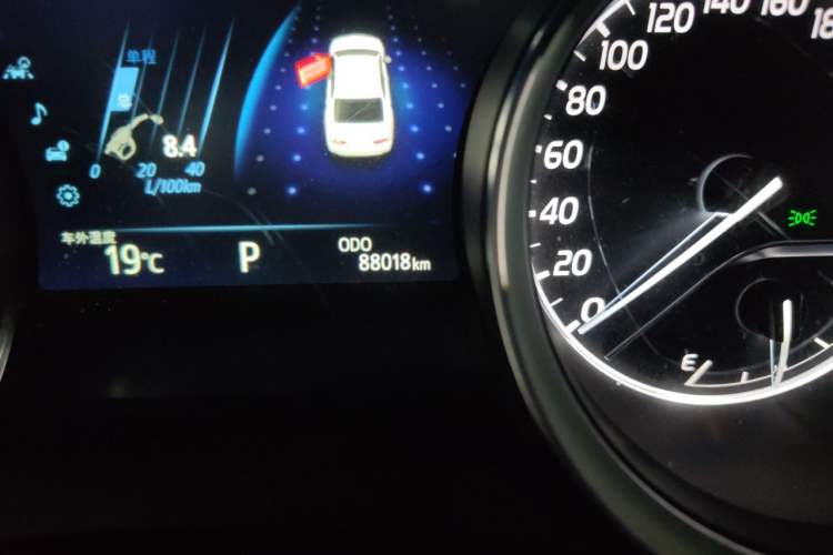 Used Toyota Camry 2018 2.5G Luxury Edition Odometer Close Up