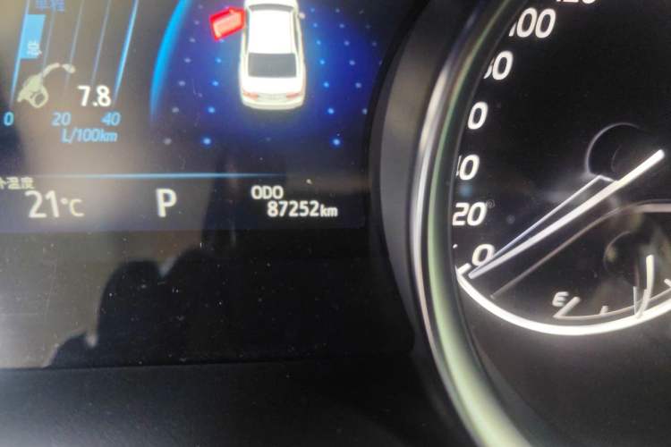 Used Toyota Camry 2018 2.5G Luxury Edition Odometer Close Up