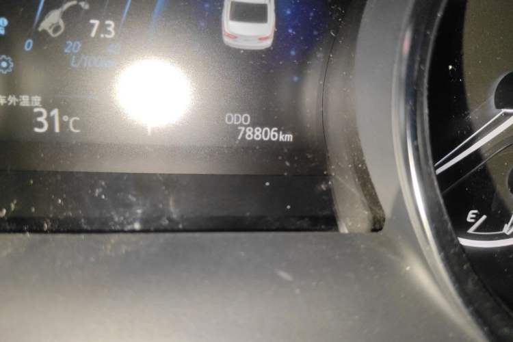 Used Toyota Camry 2018 2.5G Luxury Edition Odometer Close Up
