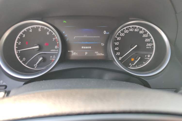 Used Toyota Camry 2018 2.5G Luxury Edition Odometer Close Up