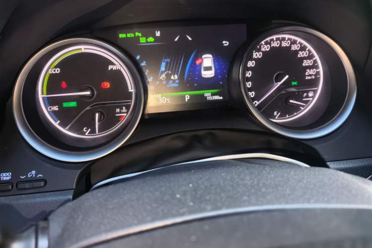 Used Toyota Camry 2018 Dual-Engine 2.5HQ Flagship Edition Odometer Close Up