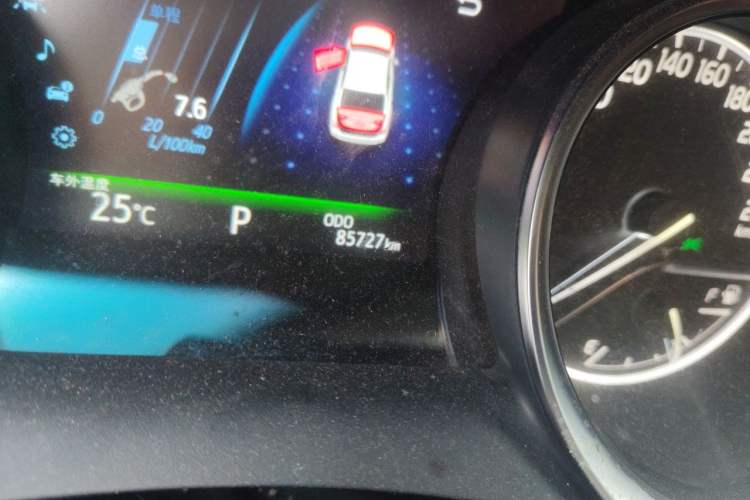Used Toyota Camry 2018 2.5G Luxury Edition Odometer Close Up